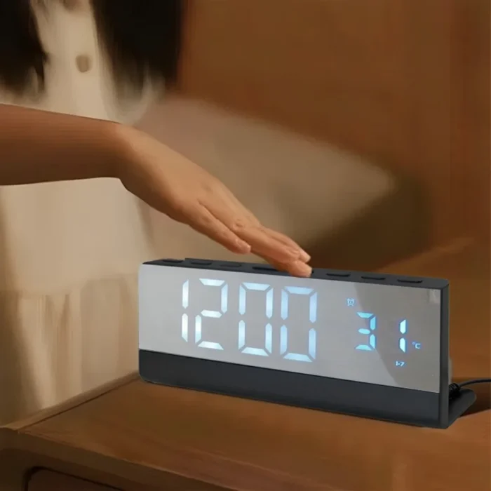 ⁦ساعة مرآة LED رقمية منبه مزدوج، عرض حرارة وتاريخ⁩ - الصورة ⁦2⁩