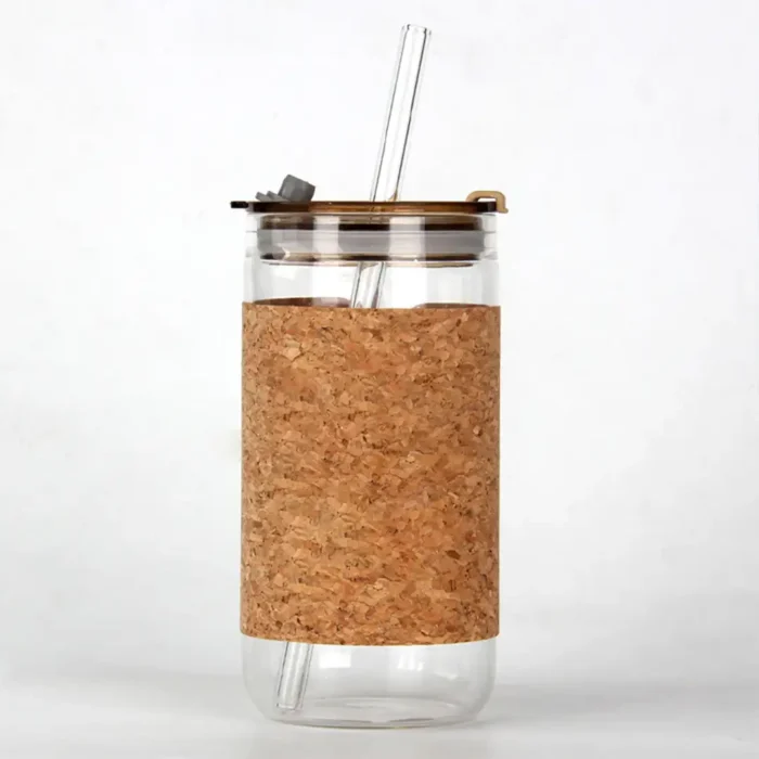 ⁦كوب زجاجي مع مصاصة زجاجية وغطاء فلين – 410ml⁩ - الصورة ⁦2⁩