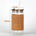 ⁦كوب زجاجي مع مصاصة زجاجية وغطاء فلين – 410ml⁩ - الصورة ⁦5⁩
