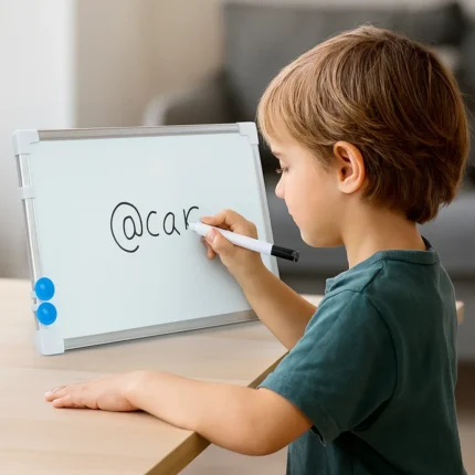 سبورة الرسم والكتابة للأطفال