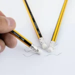 ⁦علبة أقلام رصاص HB2 بممحاة مدمجة من كراون (عدد 12)⁩ - الصورة ⁦2⁩