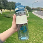 ⁦مطّارة المياه الرياضية الشفافة - 1100 مل⁩ - الصورة ⁦4⁩