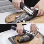 مكشطة قشور السمك الكهربائية المقاومة للماء، قابلة للشحن مع شفرتين وفرشاة ستانلس ستيل - الصورة 3