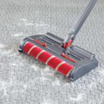 ⁦مكنسة لاسلكية خفيفة، قوية، ومزودة بفرشاة ذاتية التنظيف⁩ - الصورة ⁦10⁩