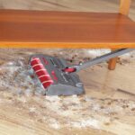 ⁦مكنسة لاسلكية خفيفة، قوية، ومزودة بفرشاة ذاتية التنظيف⁩ - الصورة ⁦11⁩