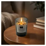 كوب شمعة معطرة في زجاج