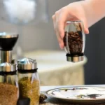 ⁦منظم بهارات دوار 360 درجة مع 6 عبوات زجاجية حامل توابل عملي وأنيق للمطبخ⁩ - الصورة ⁦14⁩