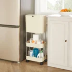 ⁦سلة تخزين مع سلة مهملات متعددة الطبقات مع أرفف وعجلات – تصميم ذكي للمطبخ والحمام⁩ - الصورة ⁦2⁩