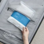 ⁦مجموعة أغطية سرير معقمة للاستعمال مرة واحدة – 4 قطع للسفر والفنادق⁩ - الصورة ⁦3⁩