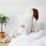 ⁦مجموعة أغطية سرير معقمة للاستعمال مرة واحدة – 4 قطع للسفر والفنادق⁩ - الصورة ⁦4⁩