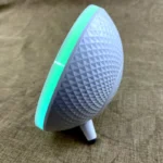 ⁦مكبر صوت بلوتوث دائري مع شحن لاسلكي وساعة منبه وضوضاء بيضاء⁩ - الصورة ⁦3⁩